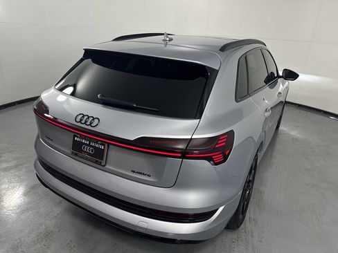 Used 2022 Audi e-tron Premium w/ Convenience Plus Package AWD/4WD image 37