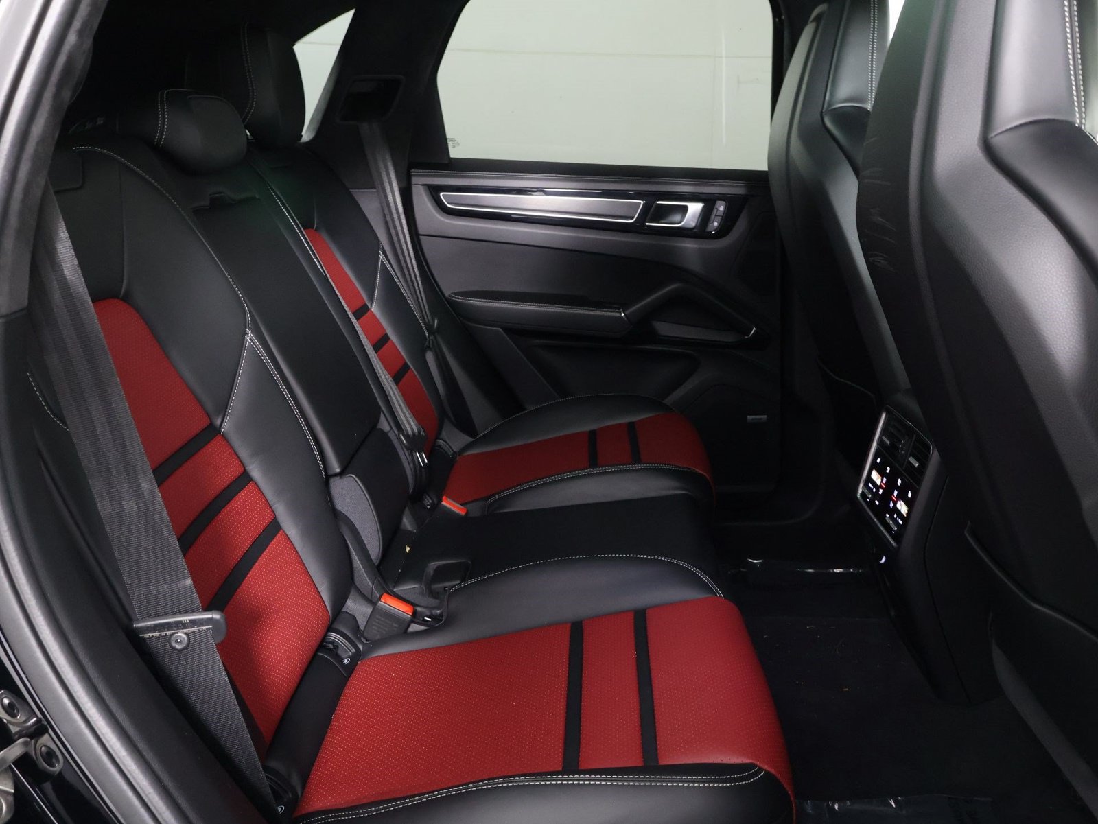Certified 2023 Porsche Cayenne GTS AWD/4WD image 32