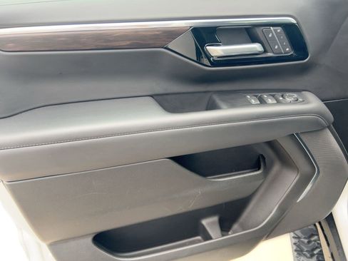 Certified 2025 Chevrolet Suburban Z71 image 12