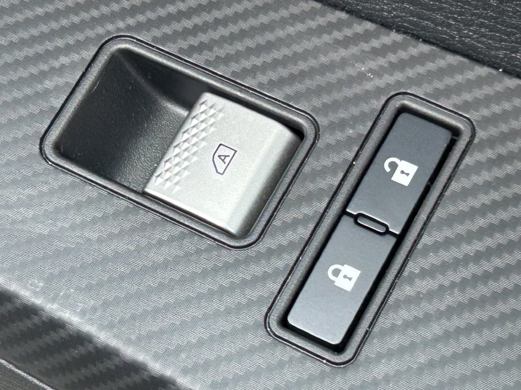 Used 2025 Mitsubishi Outlander 4WD Plug-In Hybrid image 37