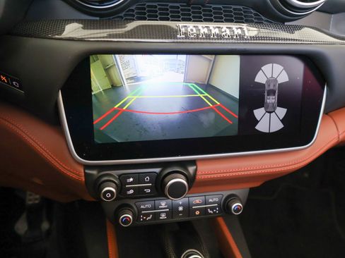Used 2019 Ferrari Portofino RWD image 30