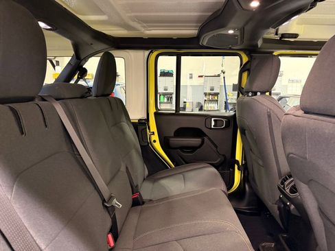 Used 2024 Jeep Wrangler Unlimited image 26