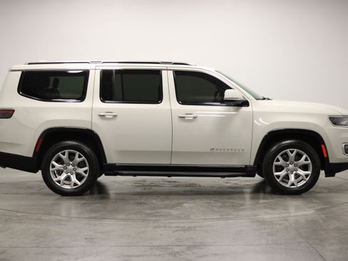 Used 2022 Jeep Wagoneer Series II RWD image 9