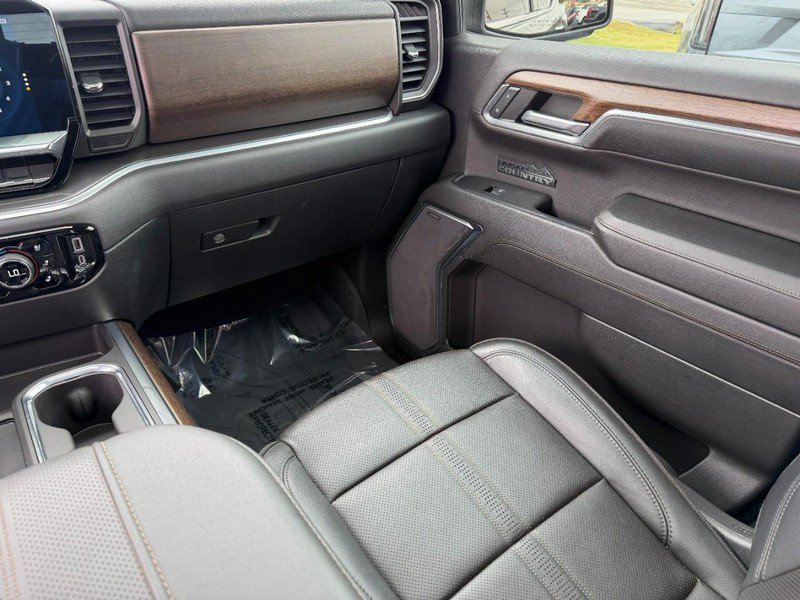 Used 2023 Chevrolet Silverado 1500 High Country w/ High Country Premium Package AWD/4WD image 16