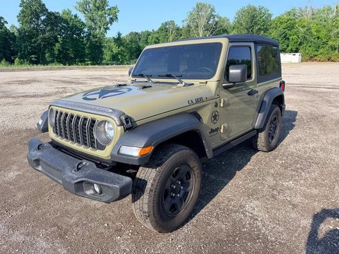 Used 2025 Jeep Wrangler Sport AWD/4WD image 3
