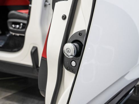 Used 2023 Rolls-Royce Cullinan Black Badge w/ Dark Exterior Package image 40