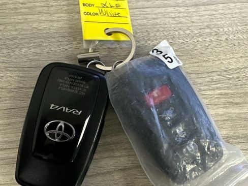 Used 2023 Toyota RAV4 XLE w/ Convenience Package AWD/4WD image 15