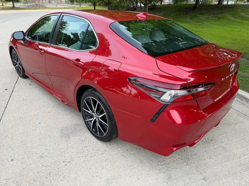 Used 2021 Toyota Camry SE FWD image 4