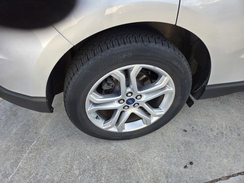 Used 2018 Ford Edge Titanium image 11