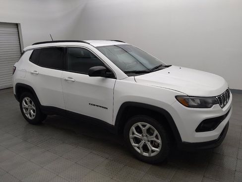 Used 2024 Jeep Compass Latitude image 11