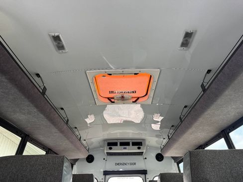 Used 2004 Chevrolet Express 3500 w/ School Bus Package RWD image 42