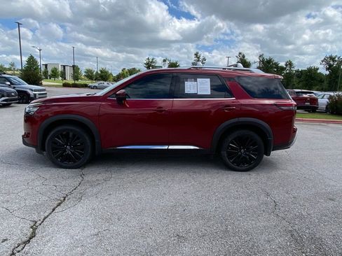 Used 2024 Nissan Pathfinder Platinum w/ Cargo Package AWD/4WD image 4