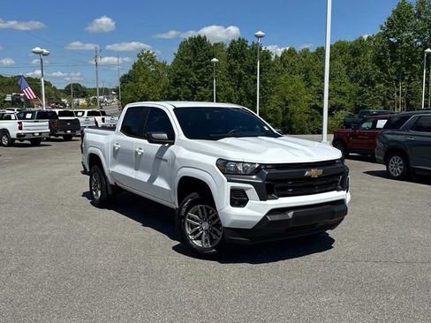 Used 2024 Chevrolet Colorado LT w/ LT Convenience Package RWD image 2