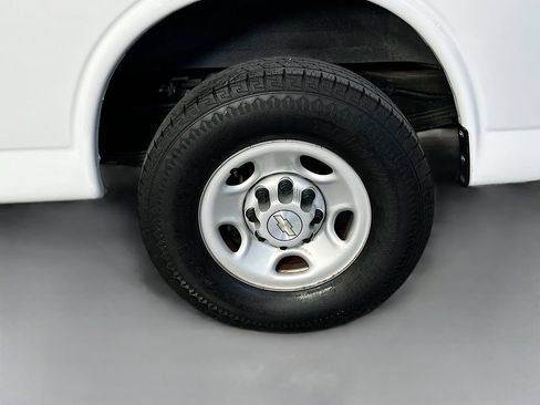 Used 2021 Chevrolet Express 2500 RWD image 33