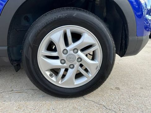 Used 2026 Hyundai Venue SE FWD image 5