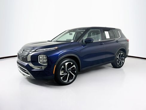 Used 2024 Mitsubishi Outlander SE FWD image 3