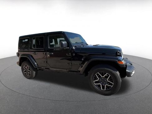 Used 2025 Jeep Wrangler Unlimited Sahara AWD/4WD image 2