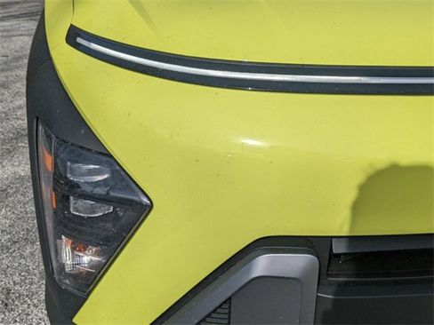 Certified 2025 Hyundai Kona SE image 9