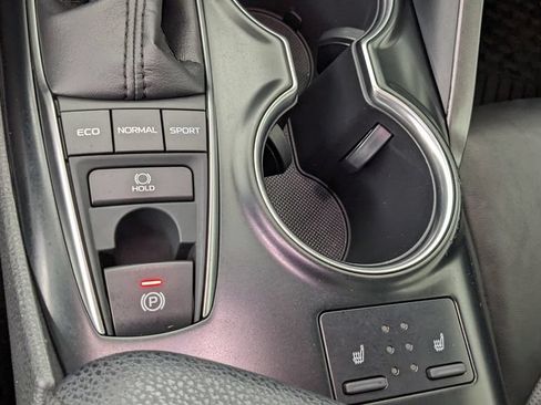 Used 2018 Toyota Camry XLE FWD image 31