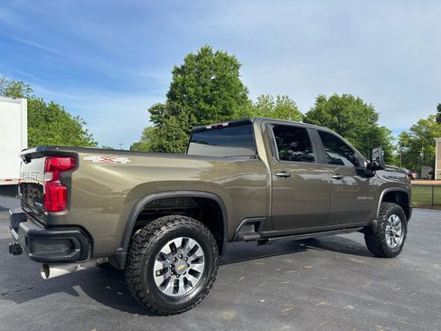 Used 2023 Chevrolet Silverado 2500 Custom w/ Custom Value Package AWD/4WD image 3