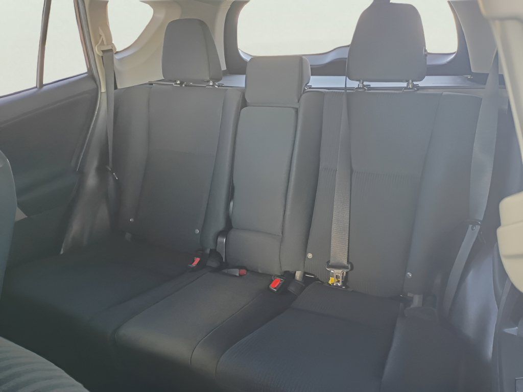 Used 2018 Toyota RAV4 LE FWD image 22