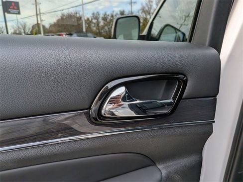 Used 2020 Jeep Grand Cherokee Overland image 27
