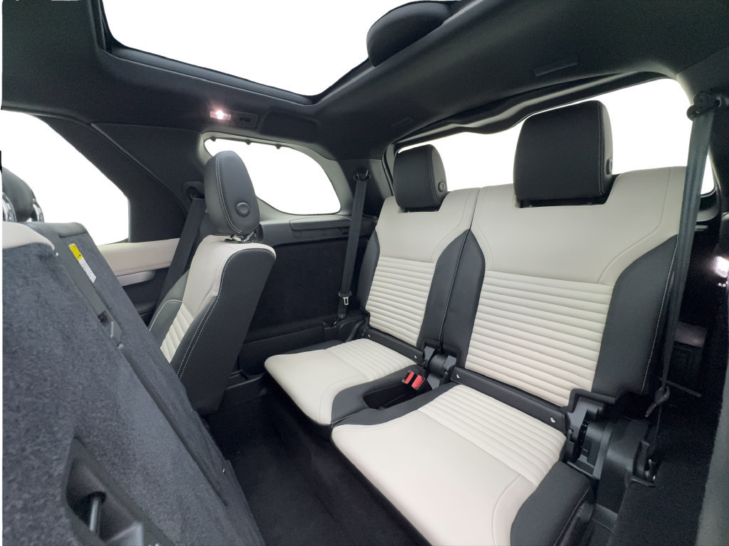 Used 2023 Land Rover Discovery HSE R-Dynamic AWD/4WD image 28