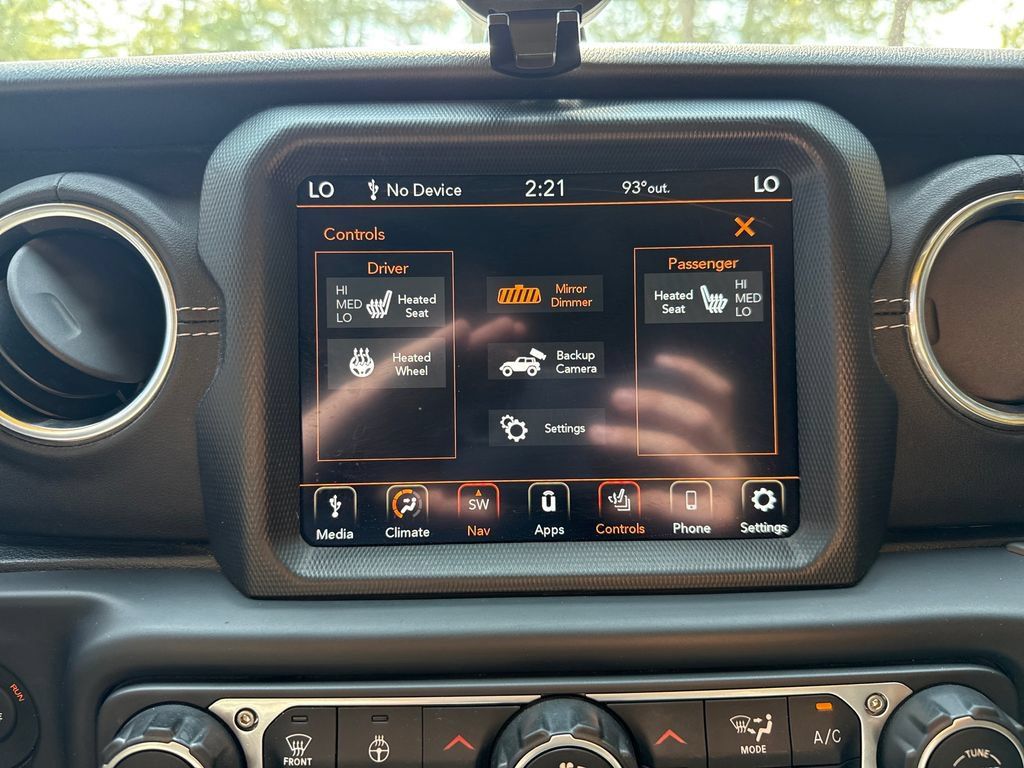 Used 2019 Jeep Wrangler Unlimited Sahara w/ Uconnect 4C Nav & Sound Group AWD/4WD image 22