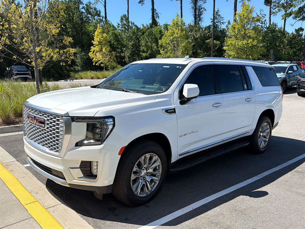 Used 2021 GMC Yukon XL Denali AWD/4WD image 2