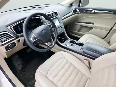 Used 2018 Ford Fusion SE w/ Fusion SE Technology Package image 11