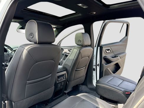 Used 2023 Chevrolet Traverse Premier AWD/4WD image 6