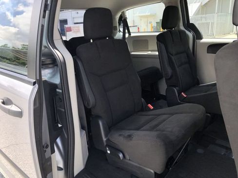 Used 2015 Dodge Grand Caravan American Value Package FWD image 17