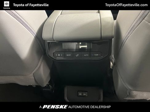 Certified 2026 Toyota Highlander XLE AWD/4WD image 9