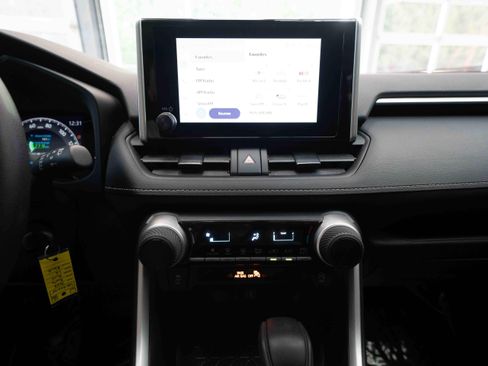 Used 2023 Toyota RAV4 LE AWD/4WD image 17