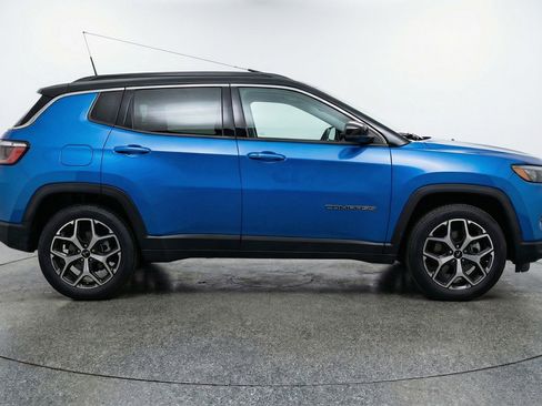 Used 2025 Jeep Compass Limited image 11