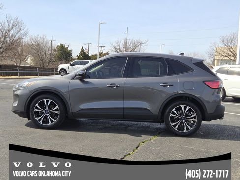 Used 2022 Ford Escape SE w/ SE Sport Appearance Package image 3