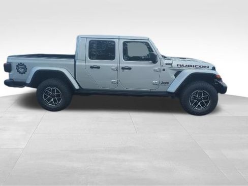 Used 2024 Jeep Gladiator Rubicon AWD/4WD image 4