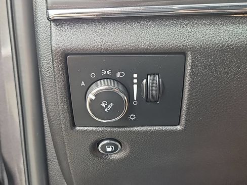 Used 2019 Jeep Grand Cherokee Limited AWD/4WD image 19