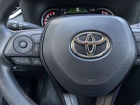 Used 2025 Toyota RAV4 XLE AWD/4WD image 14