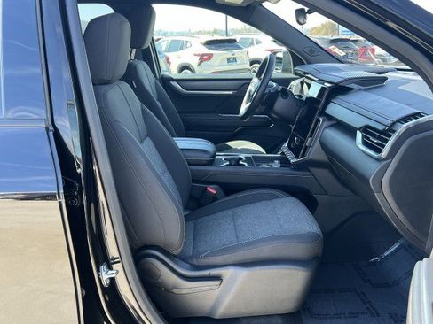 Used 2025 GMC Acadia Elevation image 28