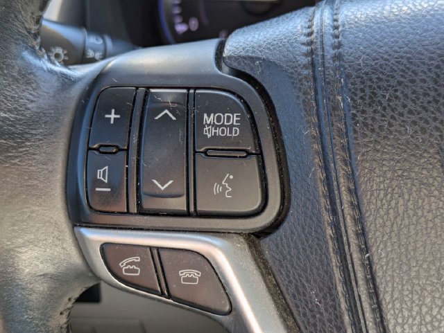 Used 2015 Toyota Highlander Plus FWD image 24