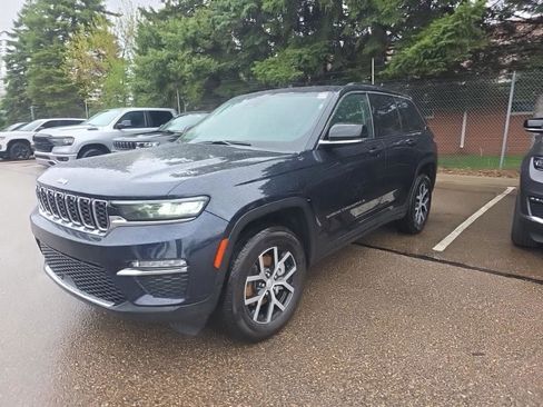 Used 2023 Jeep Grand Cherokee Limited w/ Trailer Tow Prep Group (B) AWD/4WD image 2