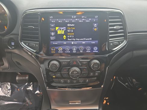 Used 2020 Jeep Grand Cherokee Altitude AWD/4WD image 21