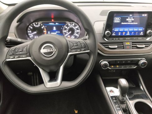 Used 2024 Nissan Altima 2.5 SV image 22