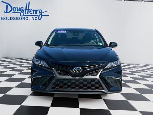 Used 2024 Toyota Camry SE image 8