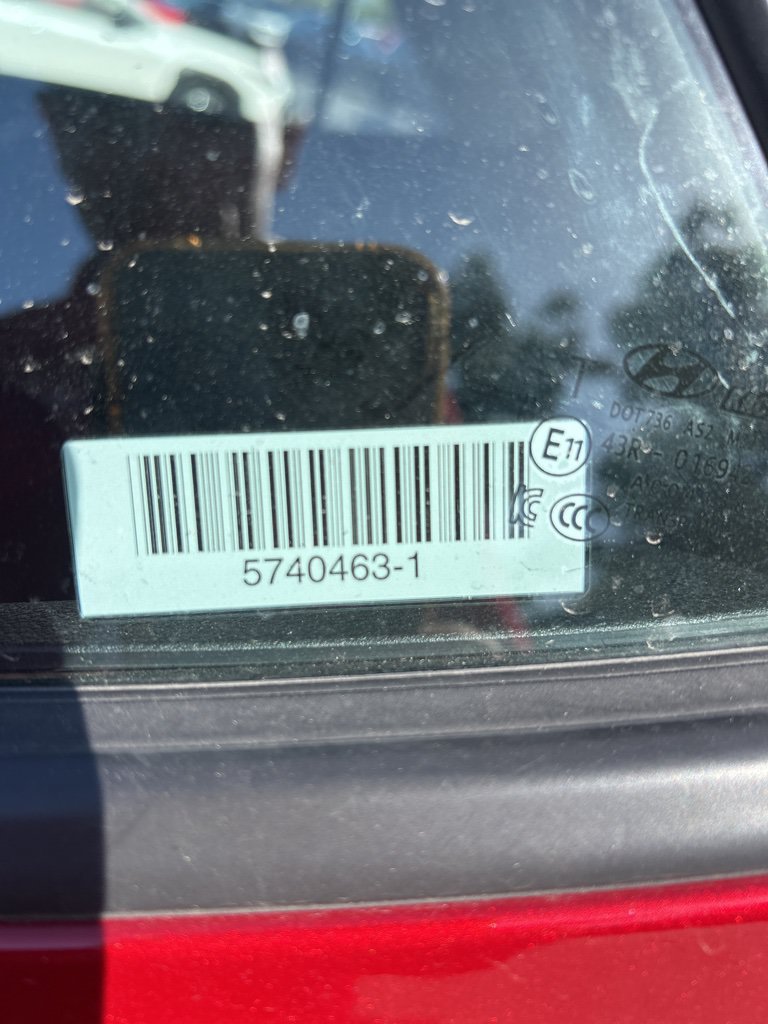 Used 2025 Hyundai Venue SEL FWD image 2