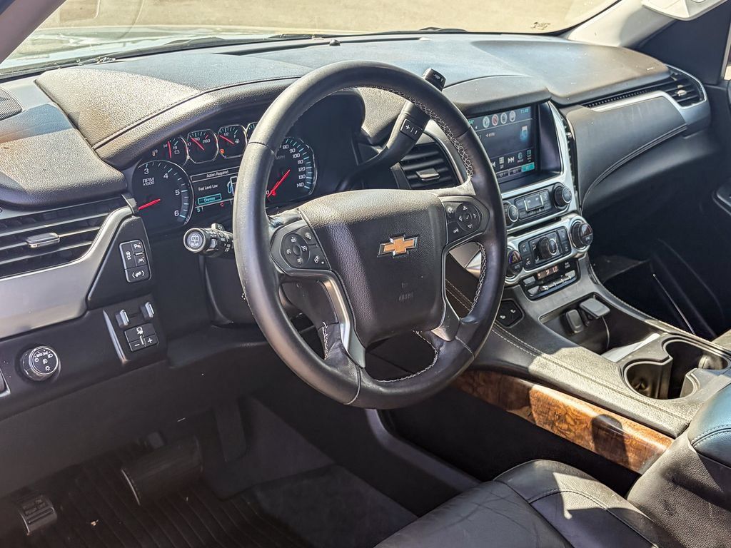 Used 2019 Chevrolet Suburban LT w/ Luxury Package RWD image 8