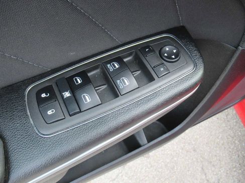 Used 2022 Dodge Charger SXT image 17