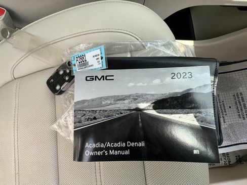 Certified 2023 GMC Acadia Denali w/ Denali Technology Package image 43