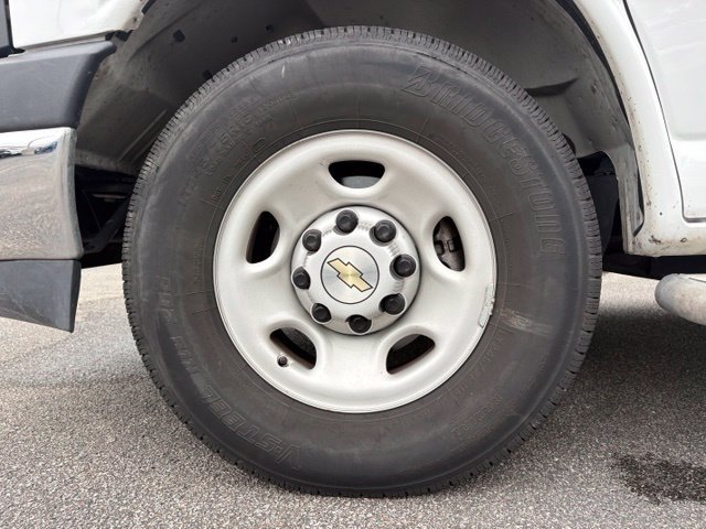 Used 2025 Chevrolet Express 2500 w/ Driver Convenience Package RWD image 17
